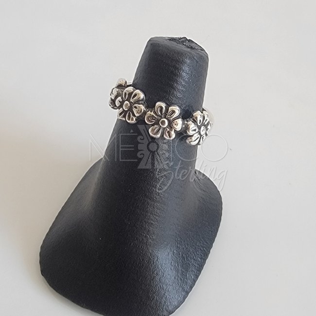 Cute Sterling Silver Daisies Ring