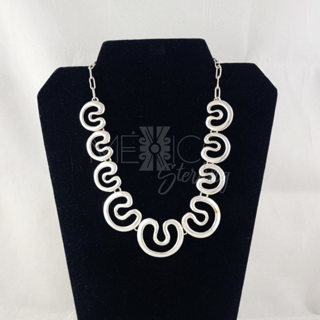 Modern Silver Kidney Beans Necklace