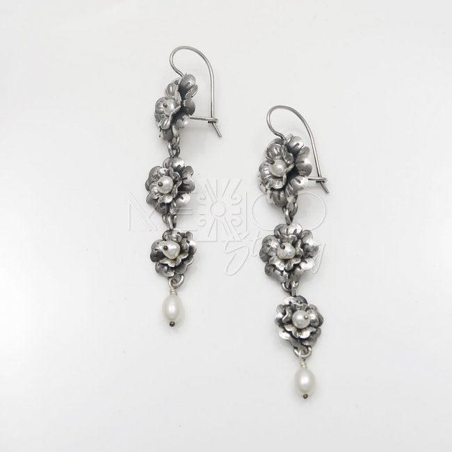 Silver Mazahua Flowers Earrings - Click Image to Close
