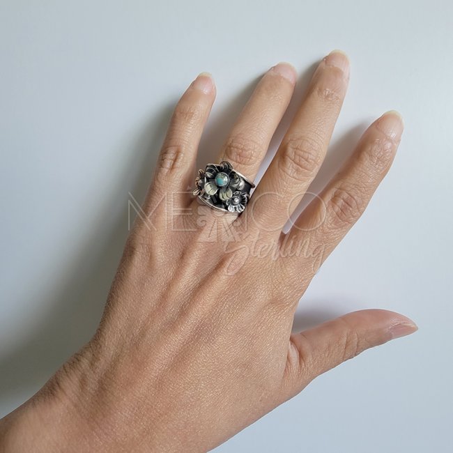 Flower Oxidized Silver and Turquoize Ring