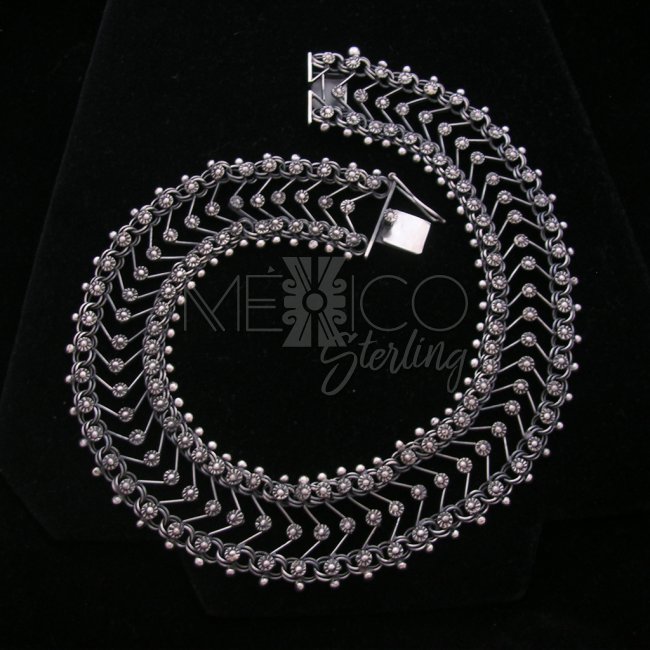 Sterling Silver Necklace with Baroque Style