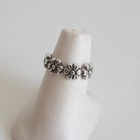Cute Sterling Silver Daisies Ring Cute Sterling Silver Daisies Ring