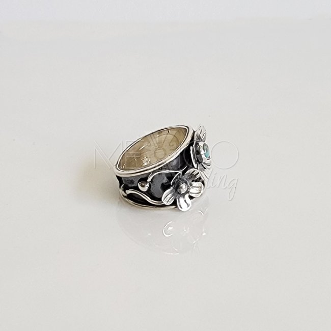 Flower Oxidized Silver and Turquoize Ring