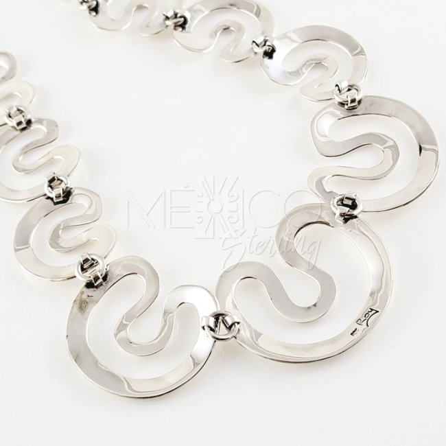 Modern Silver Kidney Beans Necklace