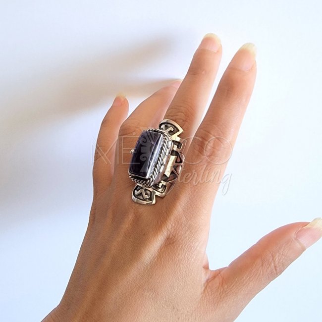 Aztec Beauty Silver Amethyst Poison Ring
