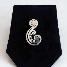 Silver Enchanted Modern Scroll Pendant
