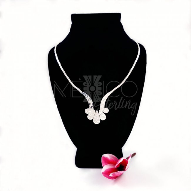 Taxco Lovely Flower Silver Necklace - Click Image to Close