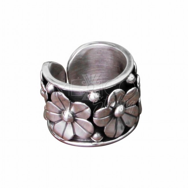 Silver Oxidized Ring Overlaid Daisies - Click Image to Close