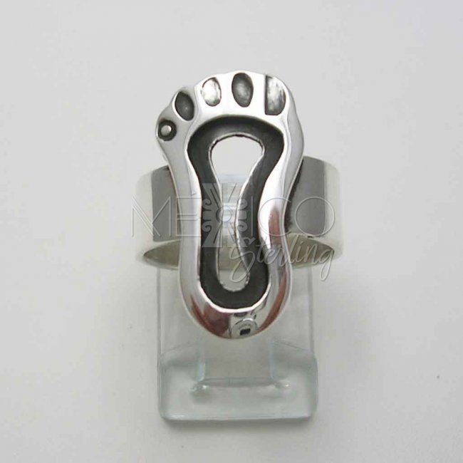 Charming Taxco Sterling Silver Foot Ring