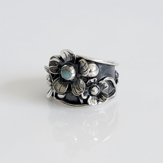 Flower Oxidized Silver and Turquoize Ring